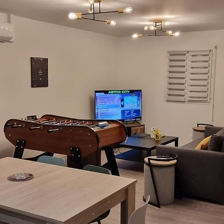 Belle Maison Climatisee Renovee Pac-Man Entre Collegues, Amis, Famille - Barbecue - Netflix - Prime - Baby Foot 50Cts Saint-Seurin-sur-l'Isle Exterior photo