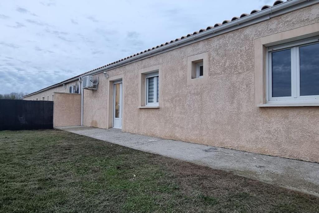 Belle Maison Climatisee Renovee Pac-Man Entre Collegues, Amis, Famille - Barbecue - Netflix - Prime - Baby Foot 50Cts Saint-Seurin-sur-l'Isle Exterior photo