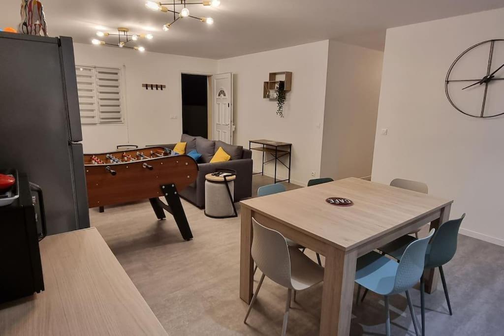 Belle Maison Climatisee Renovee Pac-Man Entre Collegues, Amis, Famille - Barbecue - Netflix - Prime - Baby Foot 50Cts Saint-Seurin-sur-l'Isle Exterior photo