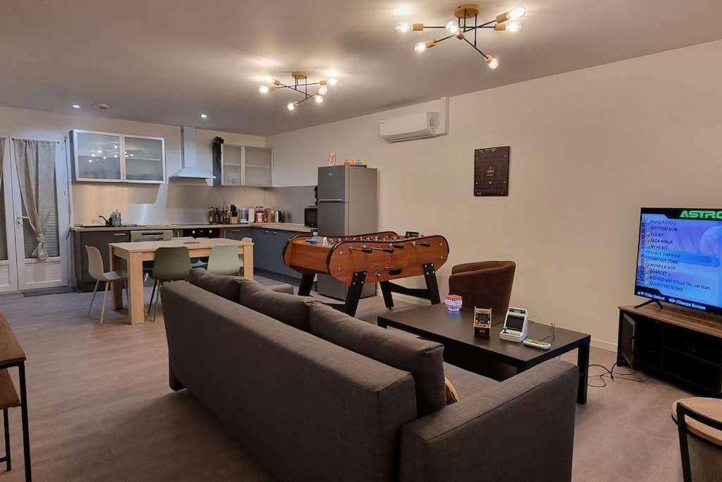 Belle Maison Climatisee Renovee Pac-Man Entre Collegues, Amis, Famille - Barbecue - Netflix - Prime - Baby Foot 50Cts Saint-Seurin-sur-l'Isle Exterior photo