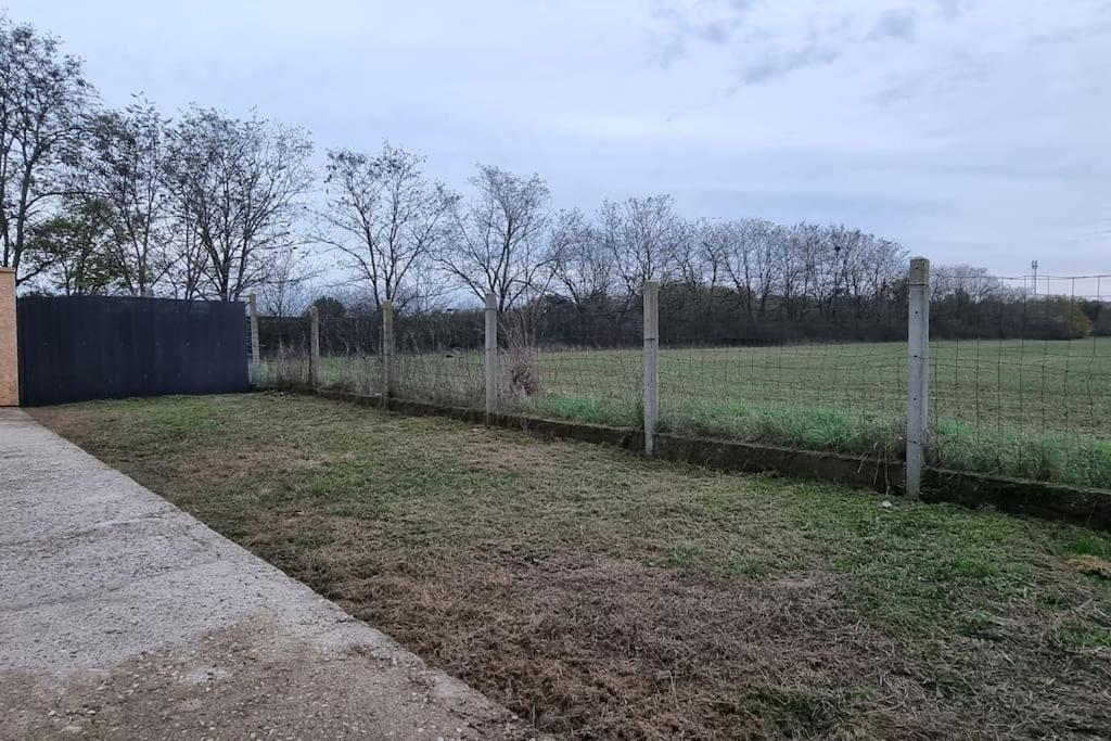 Belle Maison Climatisee Renovee Pac-Man Entre Collegues, Amis, Famille - Barbecue - Netflix - Prime - Baby Foot 50Cts Saint-Seurin-sur-l'Isle Exterior photo