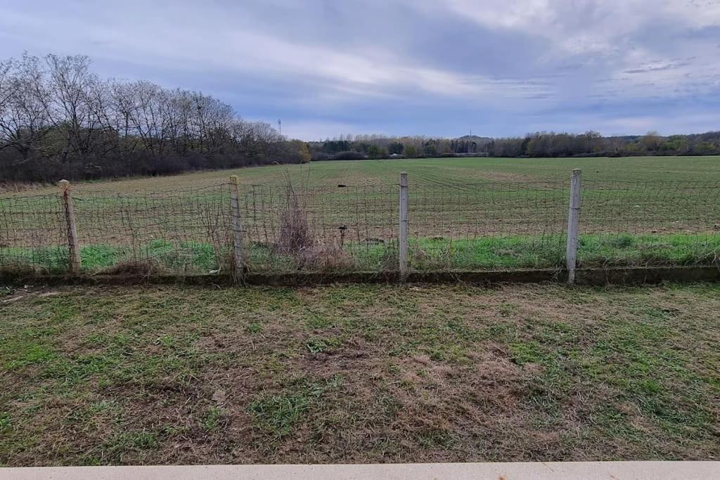 Belle Maison Climatisee Renovee Pac-Man Entre Collegues, Amis, Famille - Barbecue - Netflix - Prime - Baby Foot 50Cts Saint-Seurin-sur-l'Isle Exterior photo