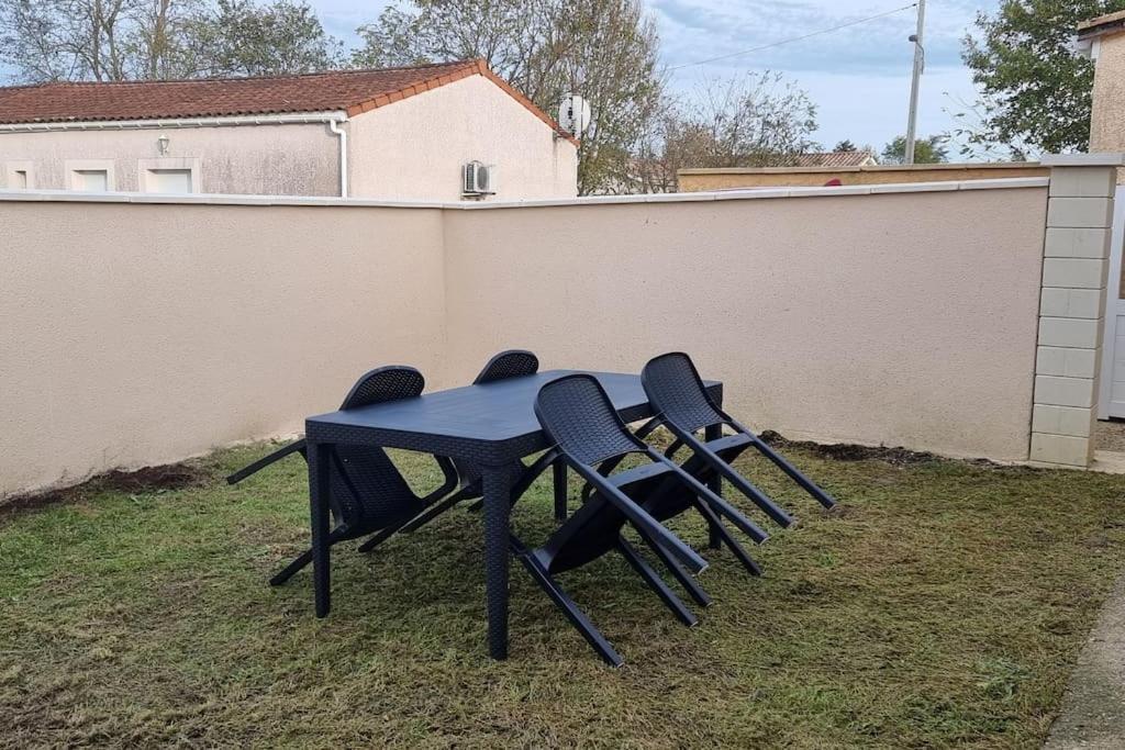 Belle Maison Climatisee Renovee Pac-Man Entre Collegues, Amis, Famille - Barbecue - Netflix - Prime - Baby Foot 50Cts Saint-Seurin-sur-l'Isle Exterior photo
