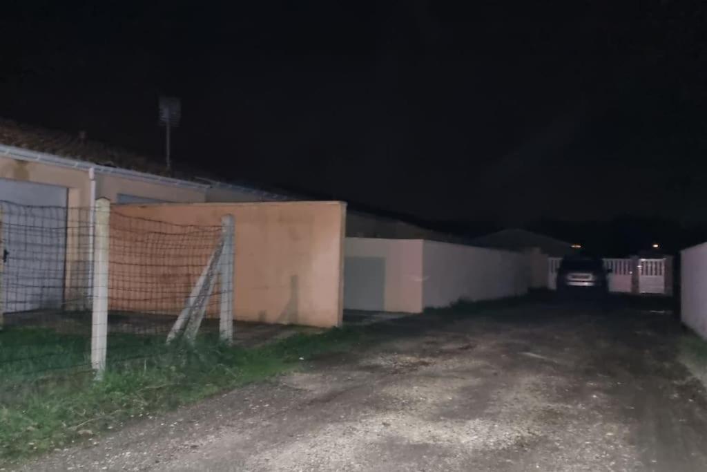 Belle Maison Climatisee Renovee Pac-Man Entre Collegues, Amis, Famille - Barbecue - Netflix - Prime - Baby Foot 50Cts Saint-Seurin-sur-l'Isle Exterior photo