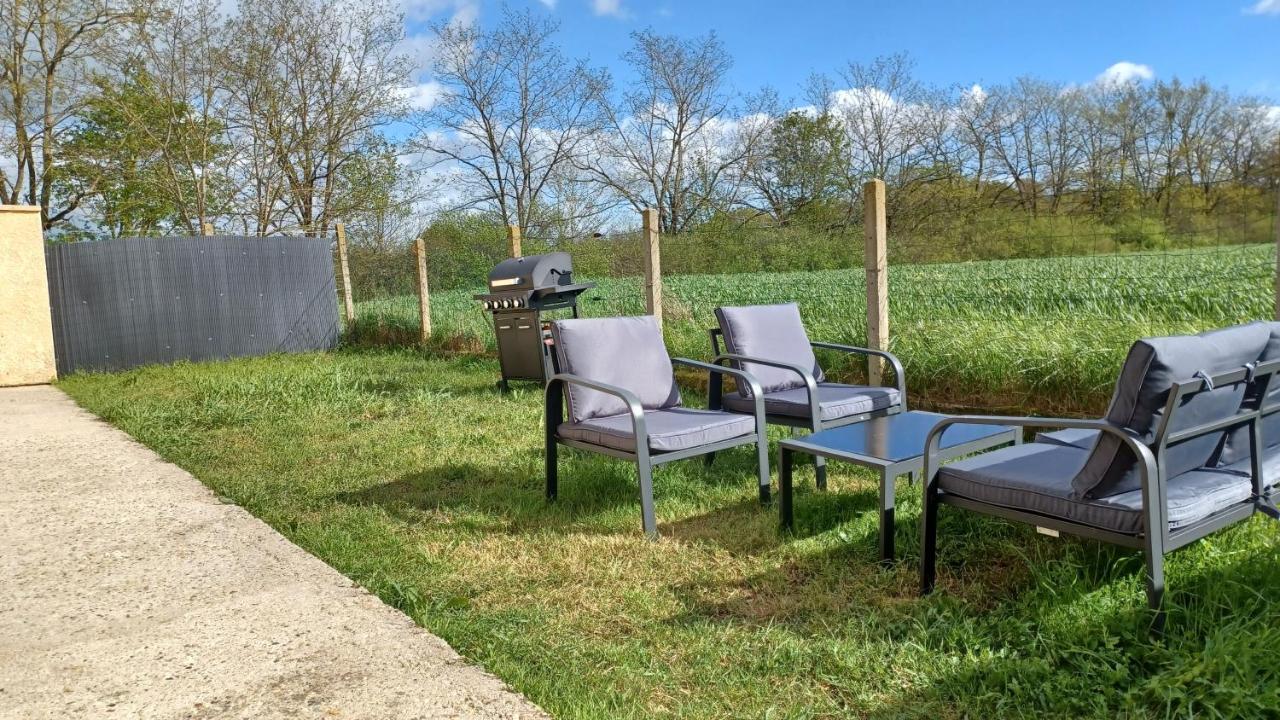 Belle Maison Climatisee Renovee Pac-Man Entre Collegues, Amis, Famille - Barbecue - Netflix - Prime - Baby Foot 50Cts Saint-Seurin-sur-l'Isle Exterior photo